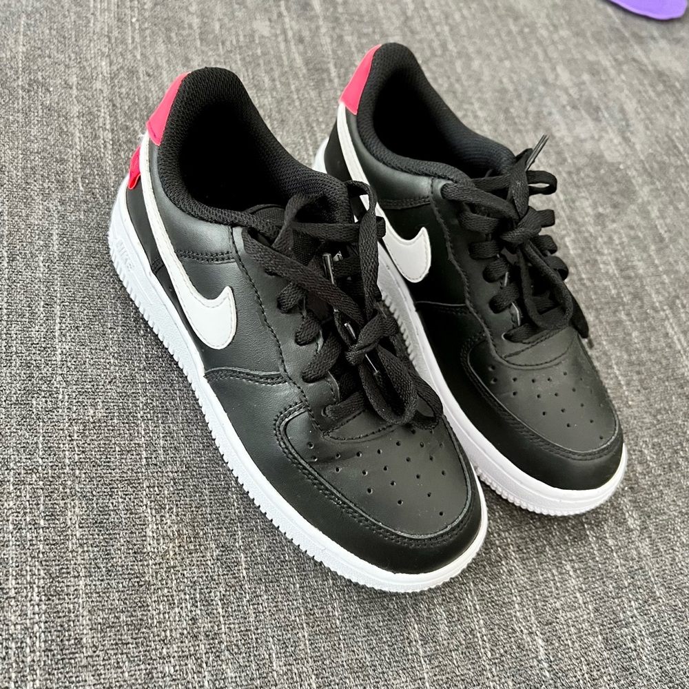 ✨✨NIKE Air Force 1 WW (GS) Worldwide Pack - Black Flash Crimson